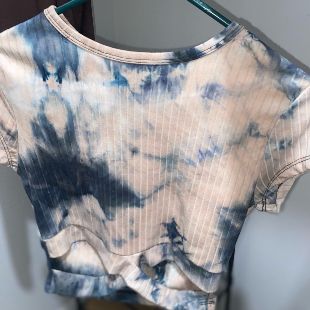 Tie die crop top with detail on bottom
